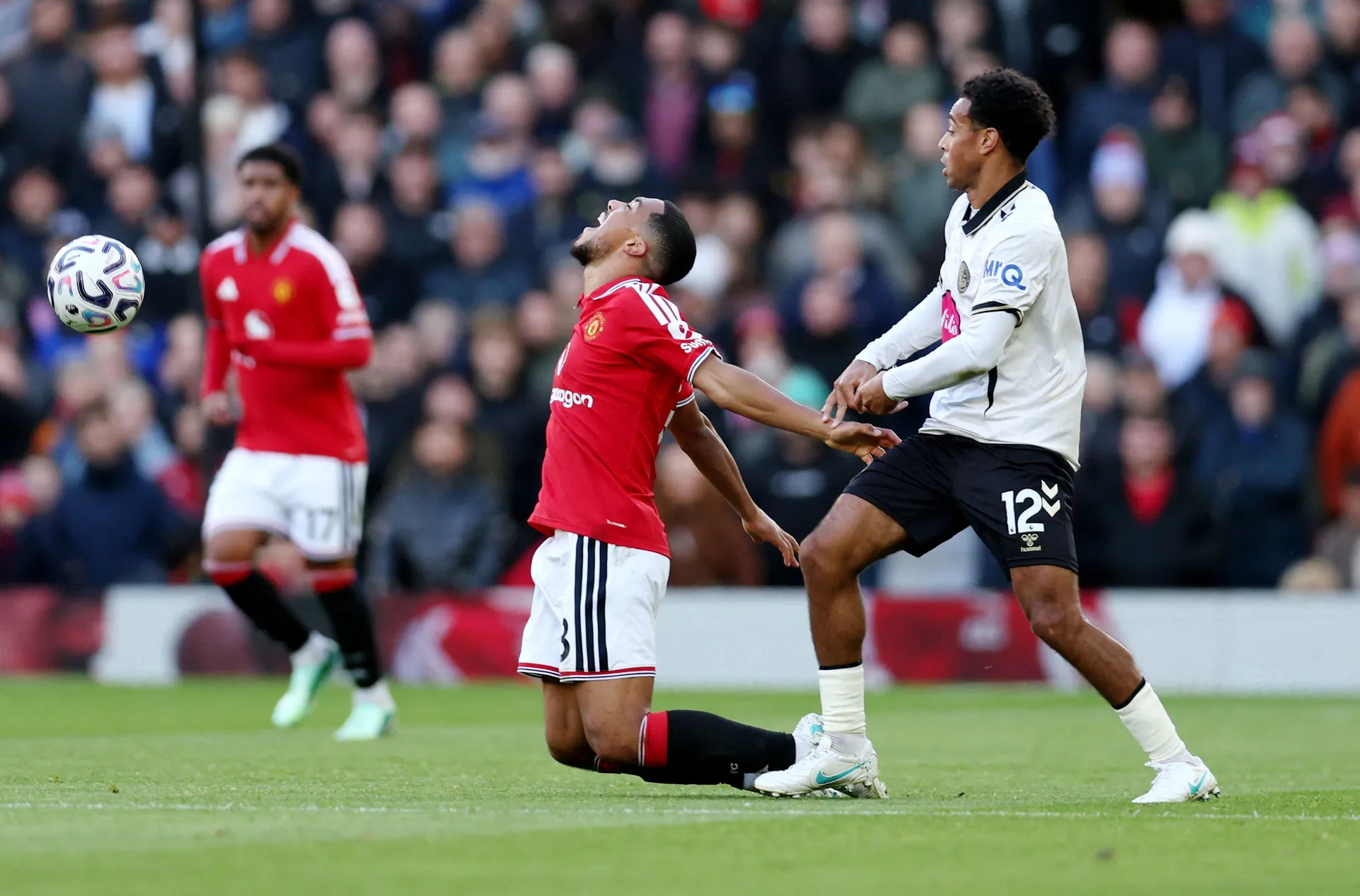 United je u fudbalskoj komi! Pogledajte šta im Bournemouth radi na Old Traffordu