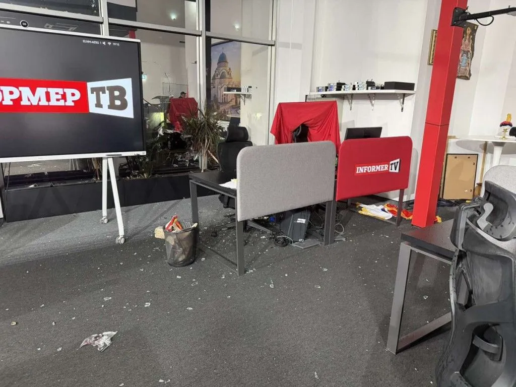 Demonstranti ušli u zgradu Informera, Srbija, građani