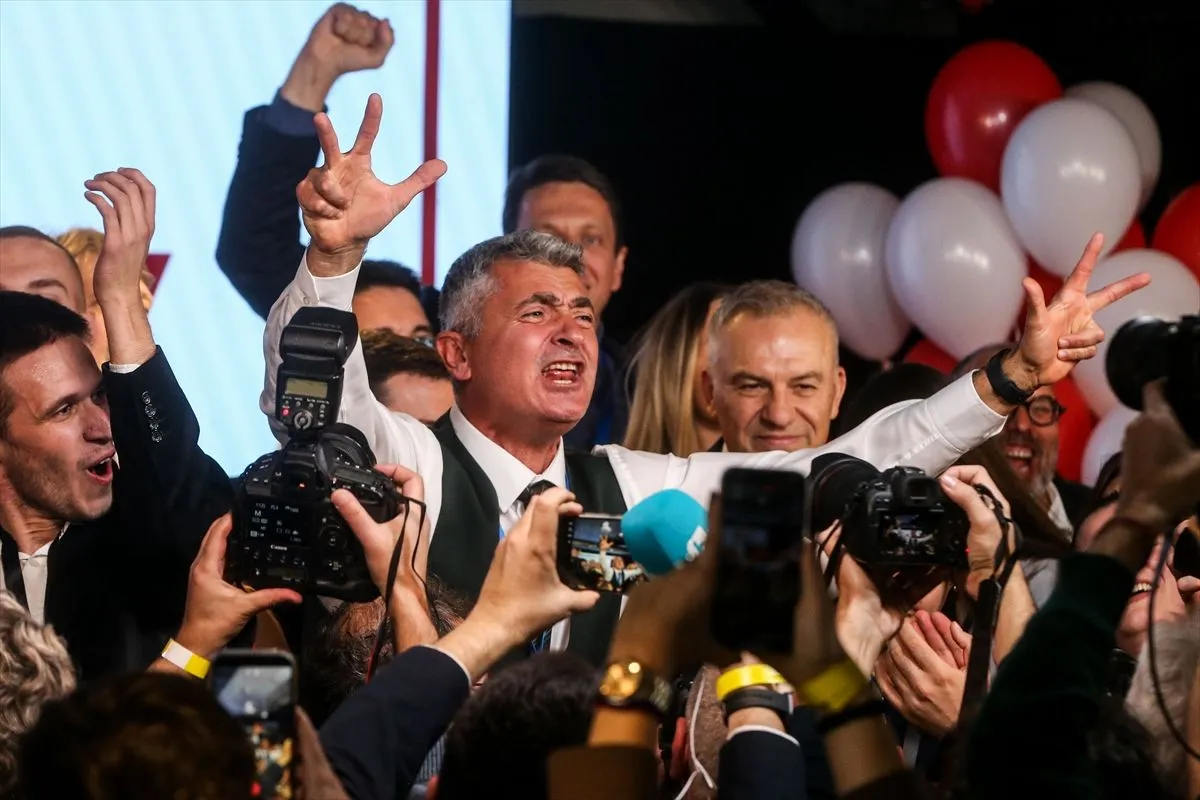 Srdanović nakon pobjede: "Vučić je zasluženo otišao na smetlište historije"